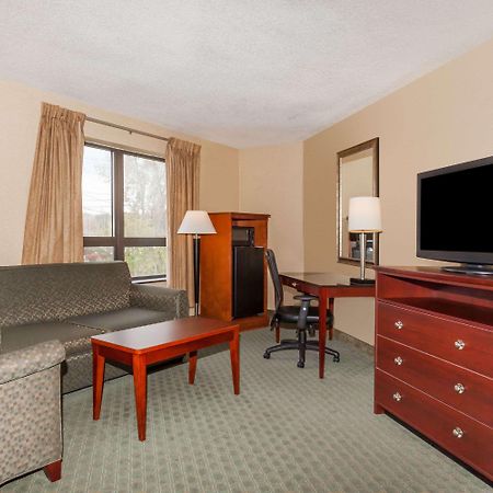 Days Inn By Wyndham Utica Zewnętrze zdjęcie