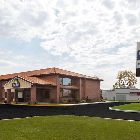 Days Inn By Wyndham Utica Zewnętrze zdjęcie