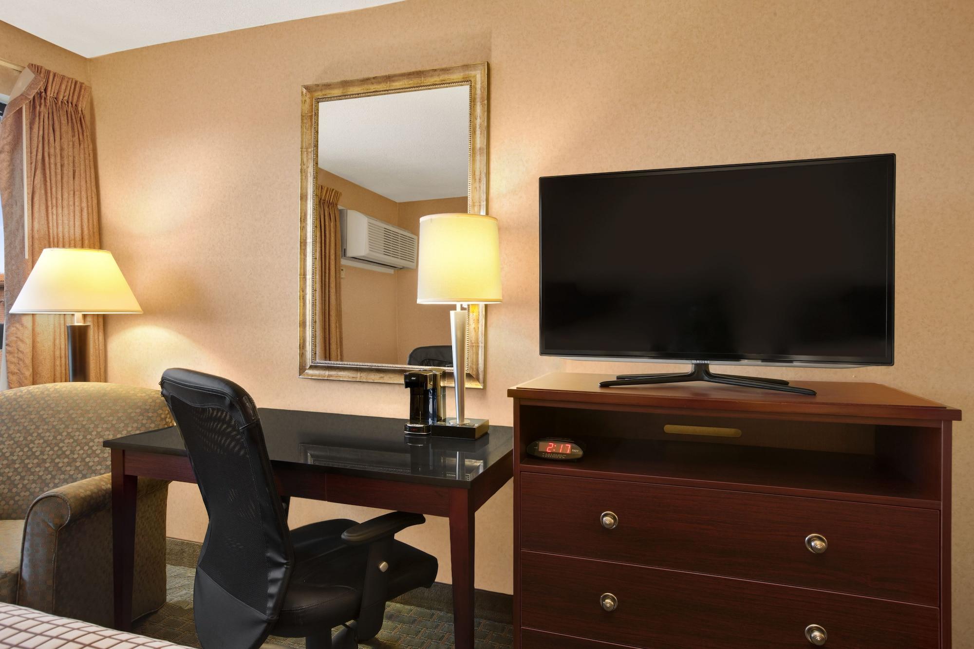 Days Inn By Wyndham Utica Zewnętrze zdjęcie