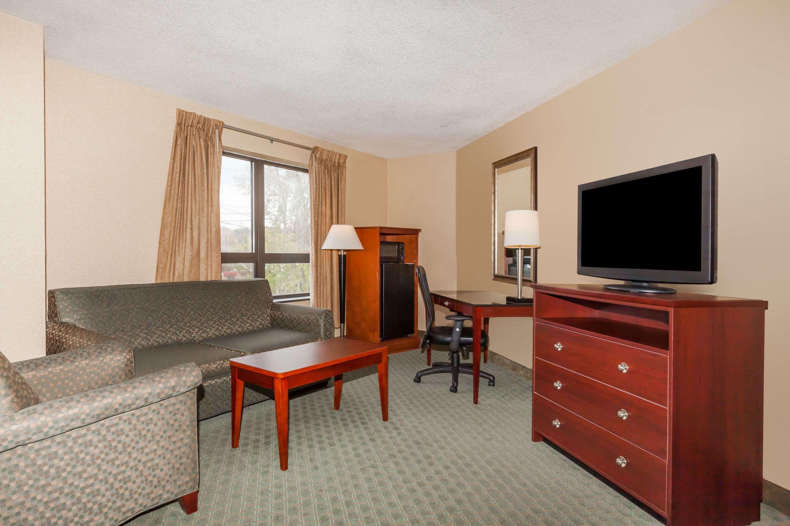 Days Inn By Wyndham Utica Zewnętrze zdjęcie