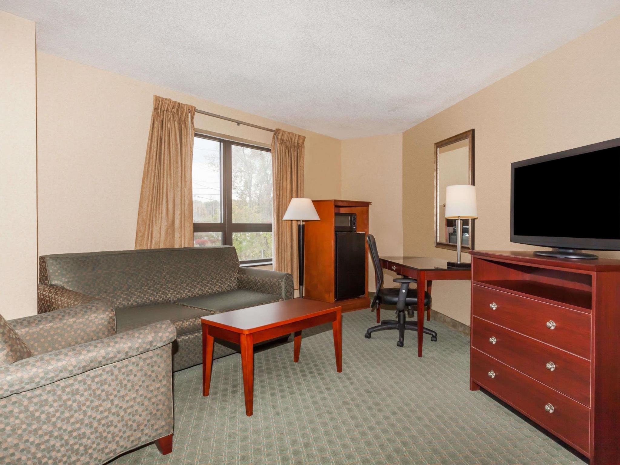 Days Inn By Wyndham Utica Zewnętrze zdjęcie