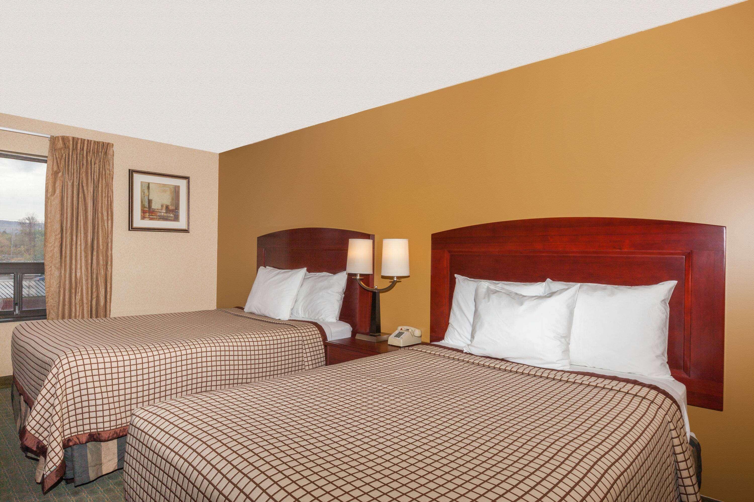 Days Inn By Wyndham Utica Zewnętrze zdjęcie